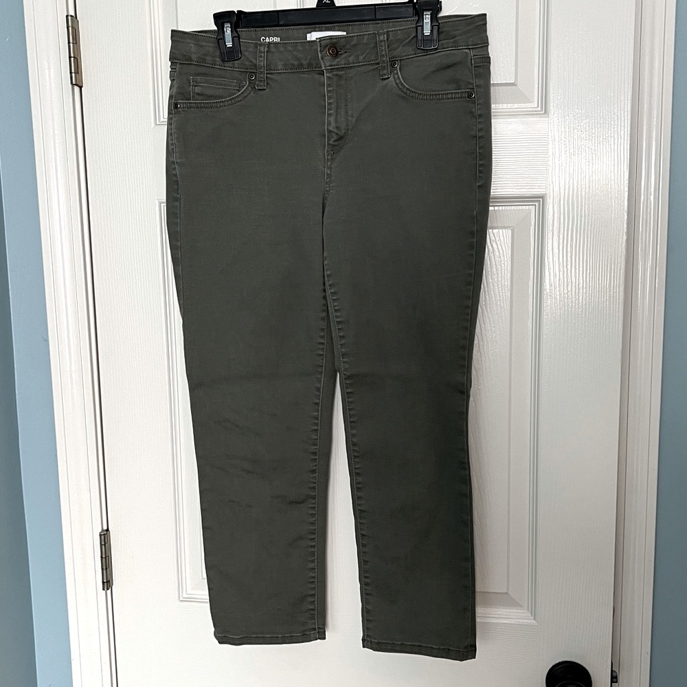 Gently worn gray Sonoma Capris